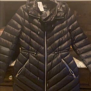 Black slightly puffer coat